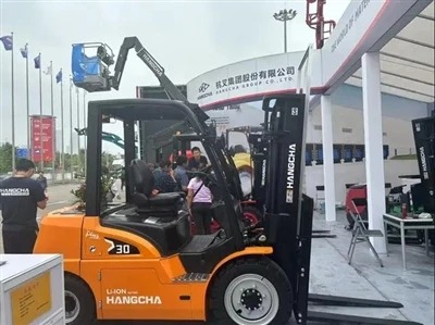 Small Forklift , Big Business China Warehousing Logistics Machinery Leading E...